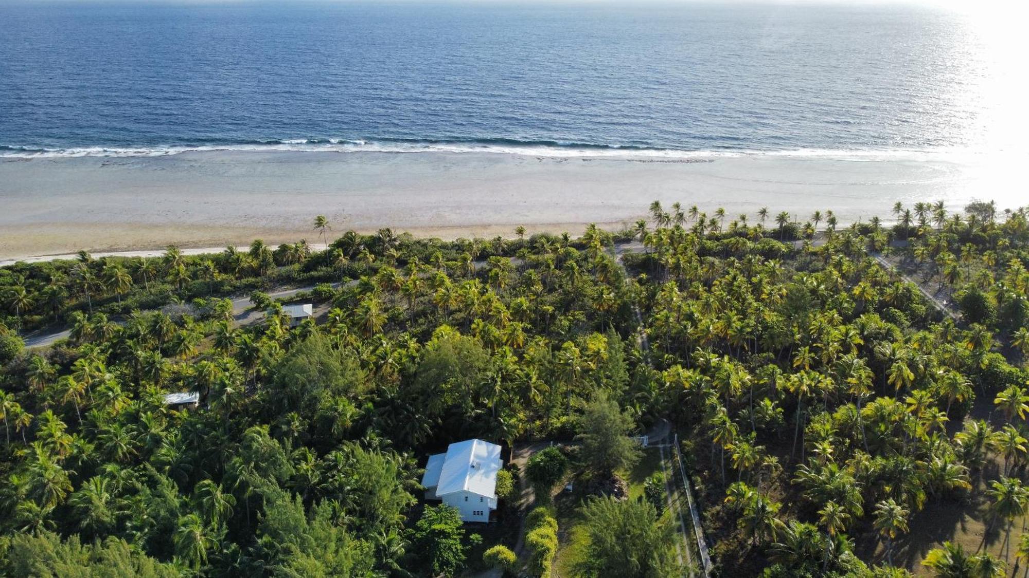 Le Coconut Lodge Avatoru Exterior photo