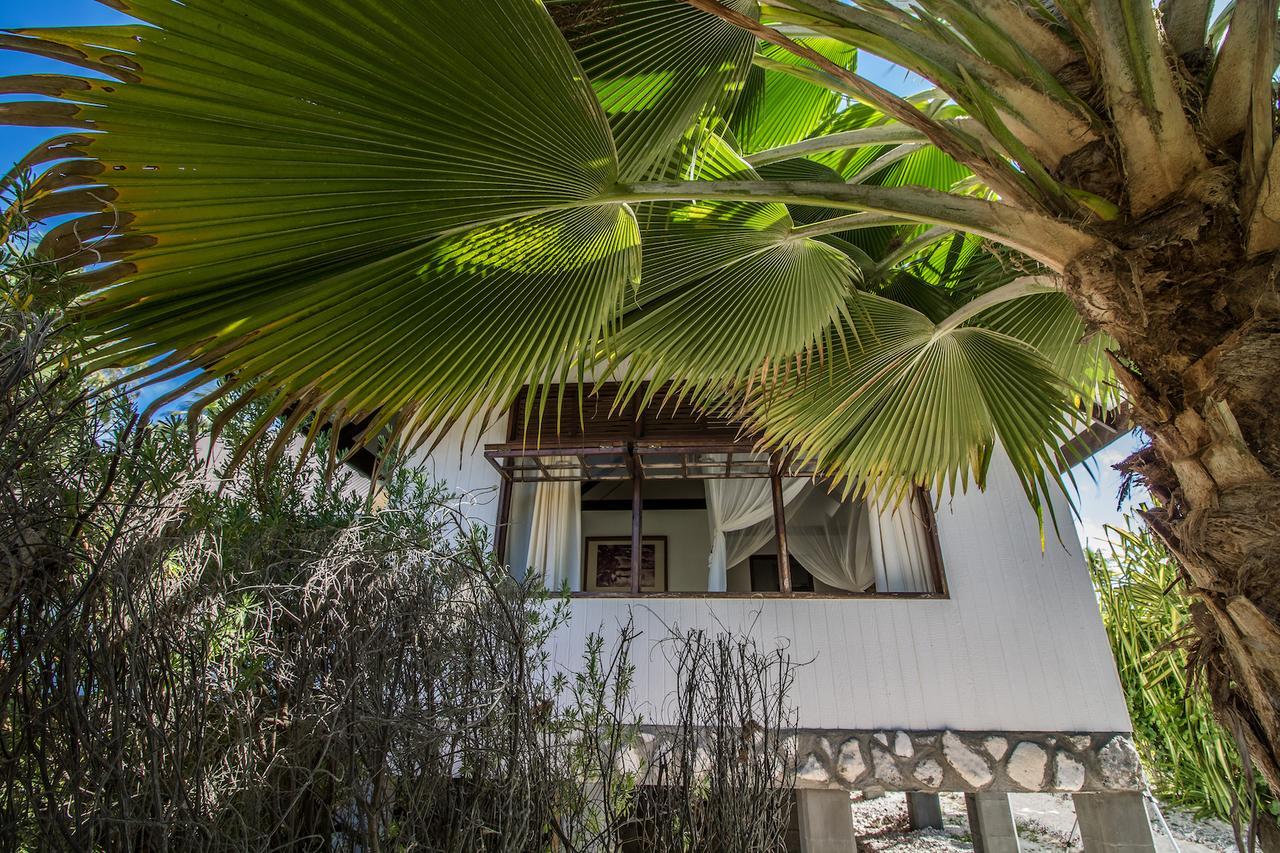 Le Coconut Lodge Avatoru Exterior photo